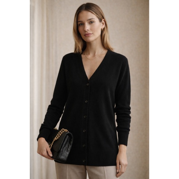 Bloomingdale's Sweaters - Bloomingdale's NWT Cashmere Black V-Neck Cardigan Sweater M
